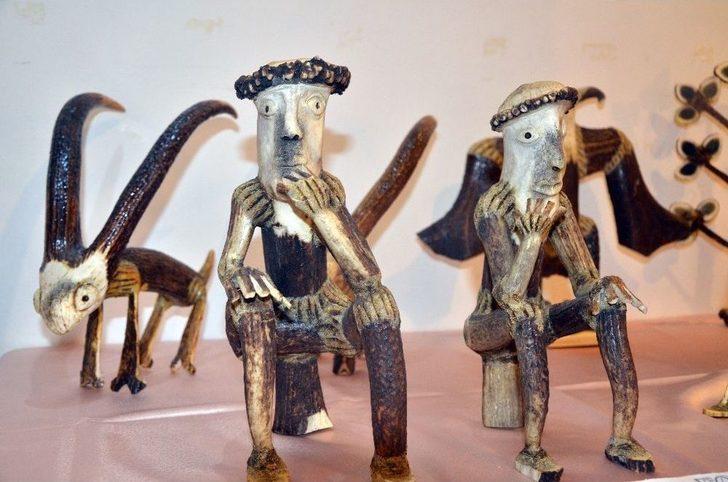 Geyik Boynuzundan Hayalindeki Eserleri Yapıyor G5