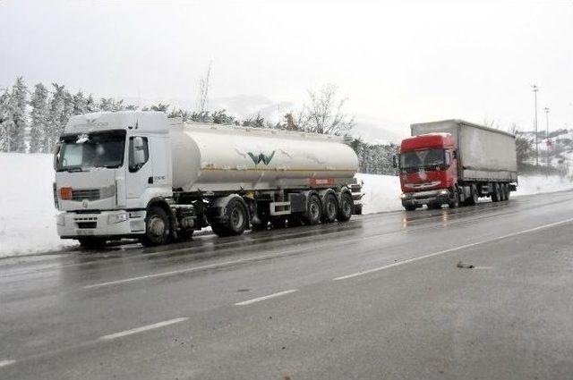 Yalova’da Kar Hayatı Olumsuz Etkiliyor