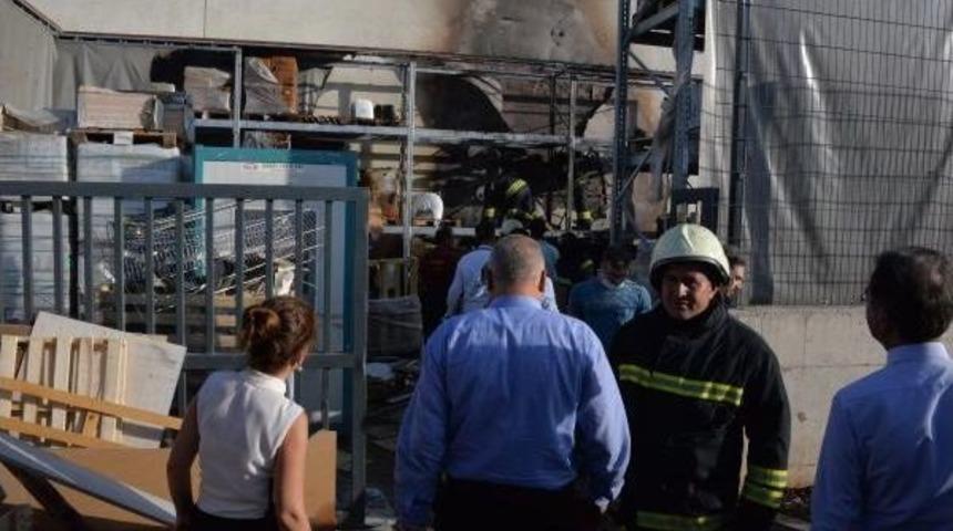 Avm'de Duman Paniği