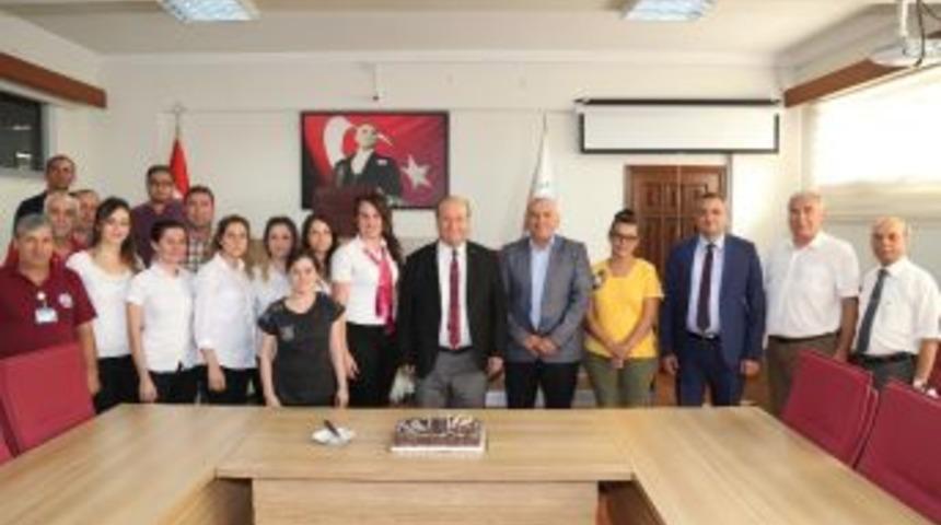 Belediye Personelinden Başkan &Ouml;zakcan&rsquo;a Doğum G&uuml;n&uuml; S&uuml;rprizi
