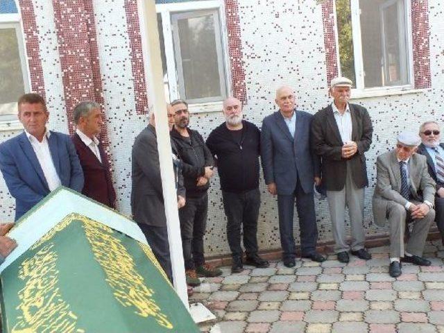 G&uuml;ner Kıra&ccedil; ın Cenazesi Akyazı&rsquo;Da Toprağa Verildi 1