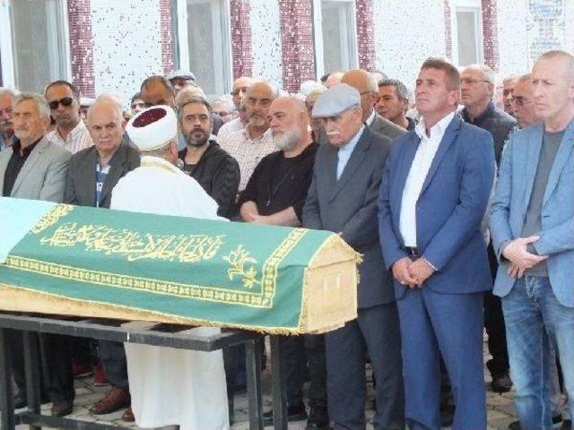 G&uuml;ner Kıra&ccedil; ın Cenazesi Akyazı&rsquo;Da Toprağa Verildi 3