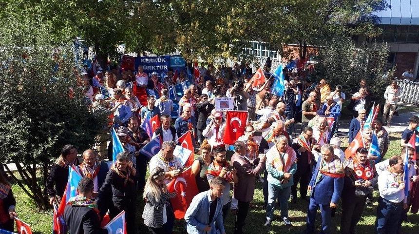 T&uuml;rkmenlerden &lsquo;kerk&uuml;k T&uuml;rk&rsquo;t&uuml;r T&uuml;rk Kalacak&rsquo; Mitingi