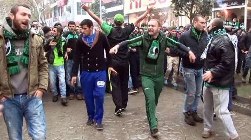SAKARYASPOR 14 BİN SEYİRCİYE OYNUYOR