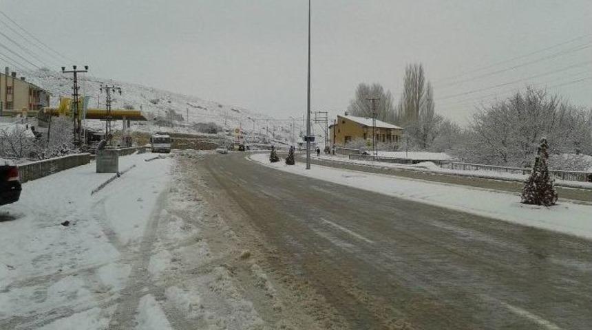 G&uuml;r&uuml;n&rsquo;de Kar Yağışı Hayatı Olumsuz Etkiledi