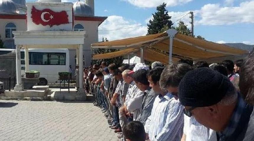 Kazada &Ouml;len 2 Liseli Toprağa Verildi