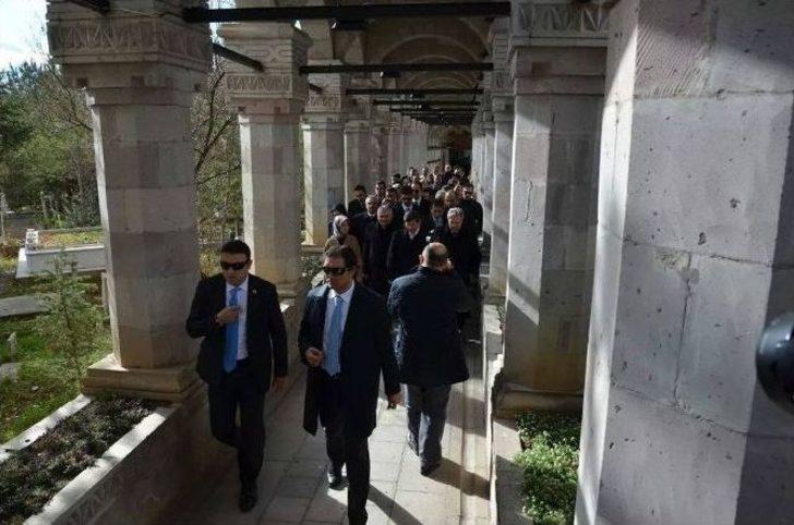Başbakan Prof. Dr. Ahmet Davutoğlu’nun Erzincan’a Olan İlk Ziyareti Terzi Baba Hazretleri Oldu