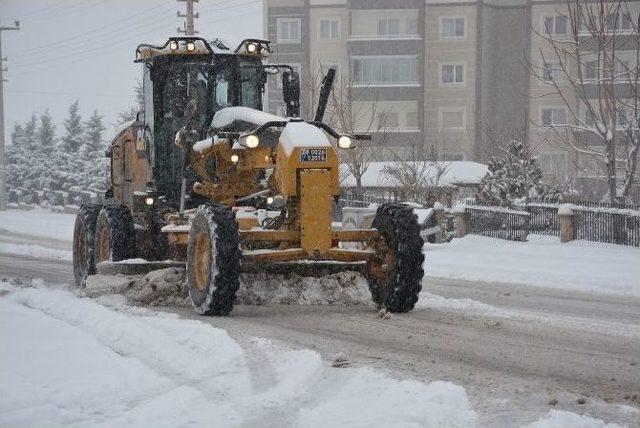 Aksaray Belediyesi Kar İle Mücadele Ediyor