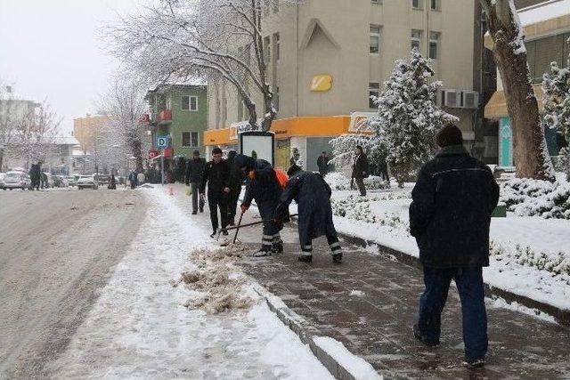 Aksaray Belediyesi Kar İle Mücadele Ediyor