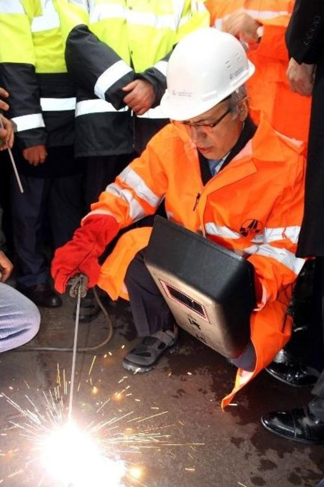 Bakan Elvan, T&uuml;rkiye&rsquo;nin 3. B&uuml;y&uuml;k K&ouml;pr&uuml;s&uuml;nde İnceleme Yaptı