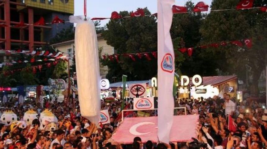 Kahramanmaraş'ta Dondurmadan T&uuml;rk Bayrağı Rekoru (2)- Yeniden