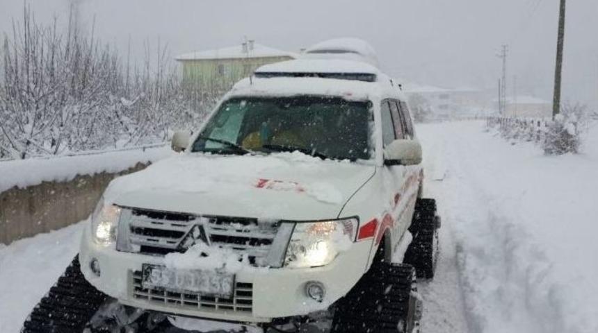 Yaşlı Adamın İmdadına Paletli Ambulans Yetişti