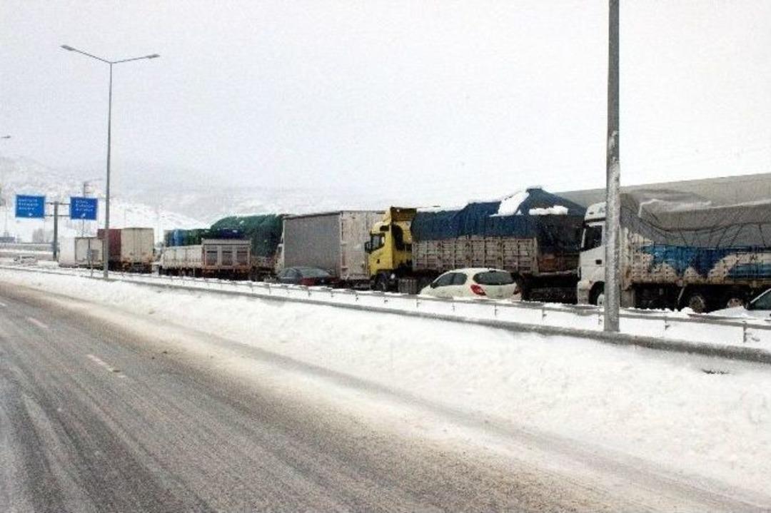 G&uuml;ney B&ouml;lgesine Giden Yollar Kapandı