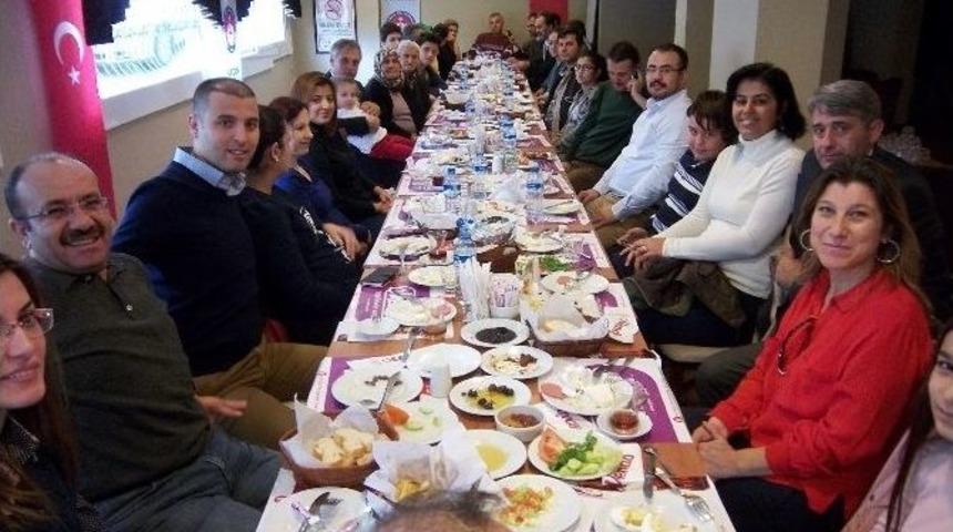 Aydın T&uuml;rkav Şehit &Ouml;ğretmenler Ve Ailelerini Unutmadı