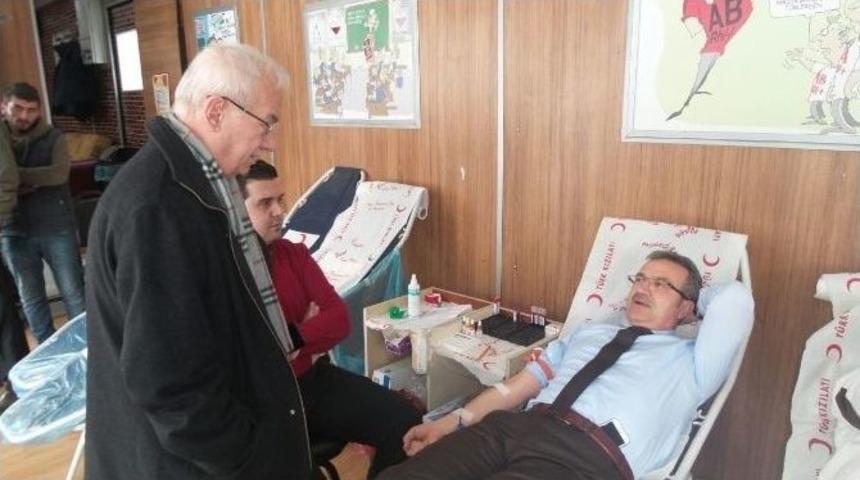 Başkan K&ouml;şker Kan Bağışladı