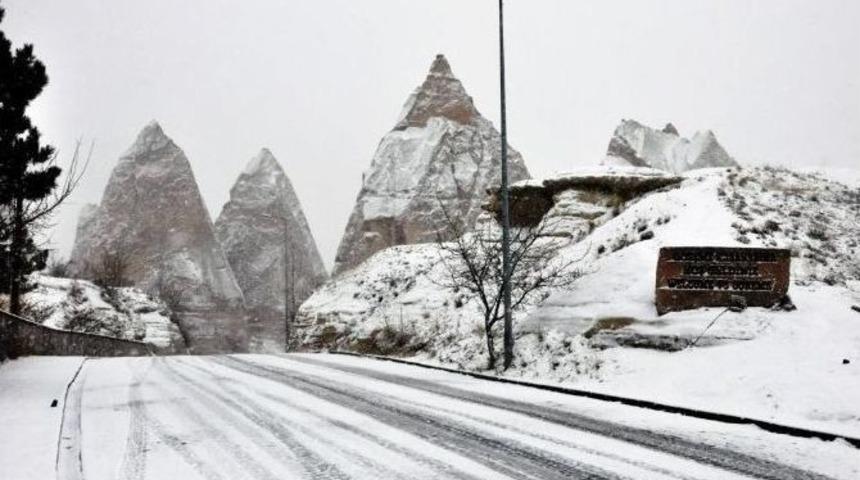 G&ouml;reme&rsquo;de Kar Yağışı
