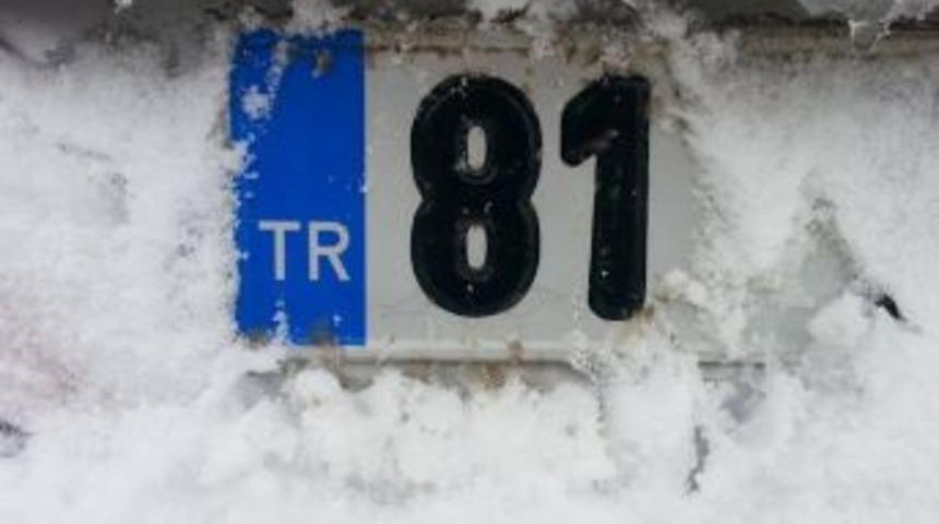 D&uuml;zce&rsquo;de Kar Yağışı Nedeniyle Okullar Tatil Edildi