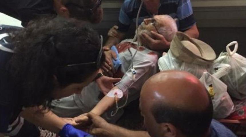 Kasap D&uuml;kkanını Basıp 2 Kişiyi Bı&ccedil;akladı