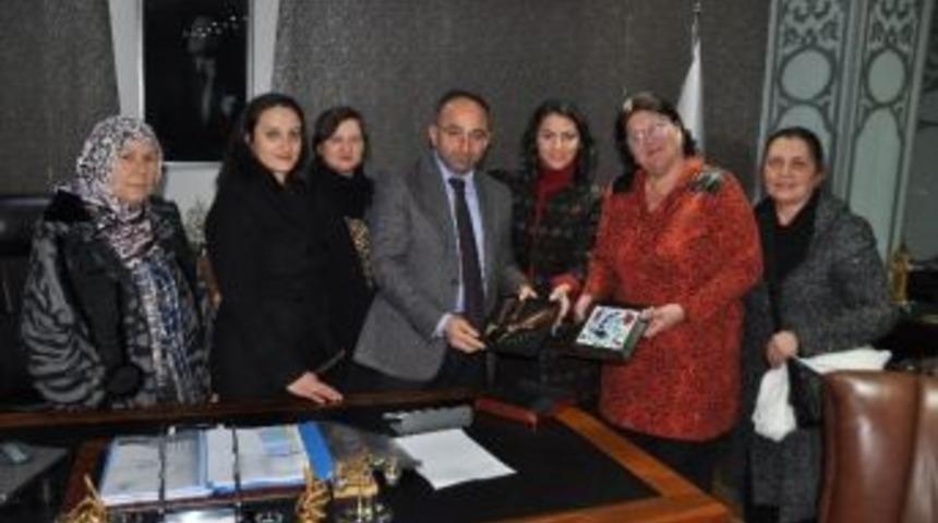 Kartepeli Bayanlardan Başkan &Uuml;z&uuml;lmez&rsquo;e Teşekk&uuml;r