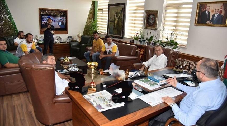 Kartepeli Motorcular Kupalarıyla &Uuml;z&uuml;lmez&rsquo;i Ziyaret Etti