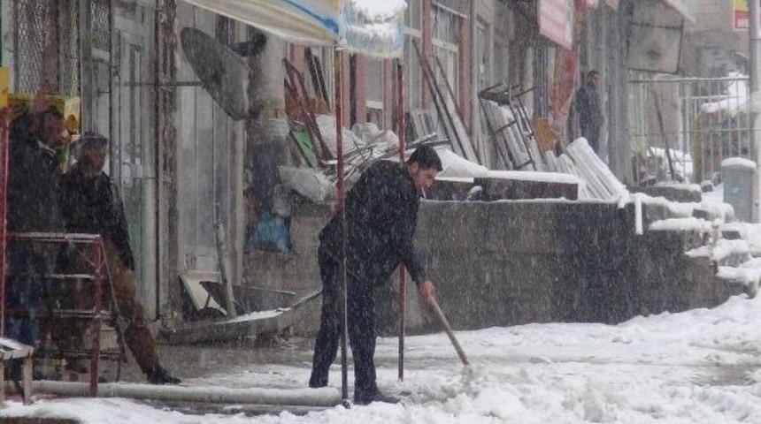 Şemdinli&rsquo;de Kar Yağışı