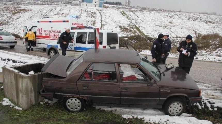 Otomobil Park Halindeki Otomobile &Ccedil;arptı: 1 Yaralı