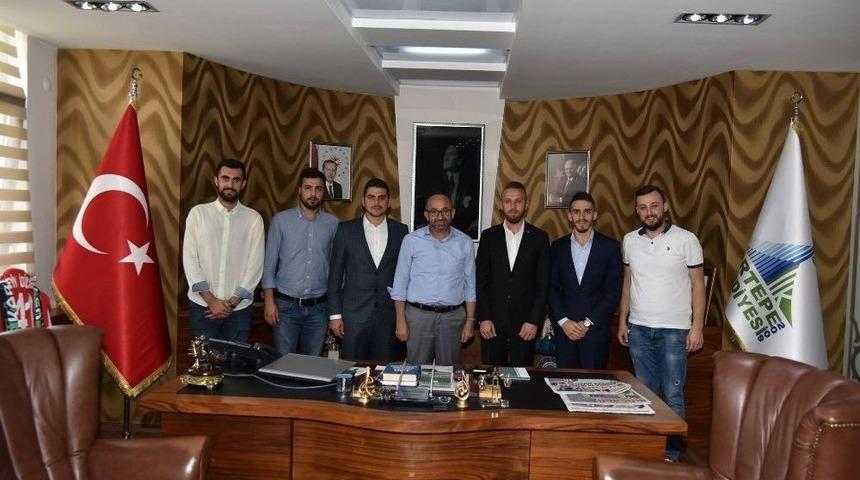 Ak Parti Gen&ccedil;lik Kolları Başkan Adayı Aydın, Başkan &Uuml;z&uuml;lmez&rsquo;i Ziyaret Etti