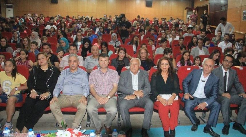 Unutulmaya Y&uuml;z Tutan Hakkari K&uuml;lt&uuml;r&uuml; Sahnelendi