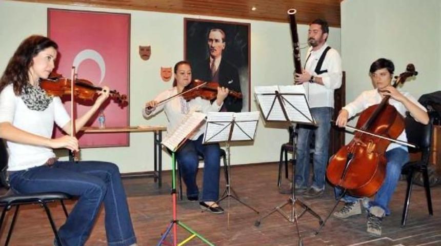 KLASİK M&Uuml;ZİK İ&Ccedil;İN YOLLARA D&Uuml;ŞT&Uuml;LER