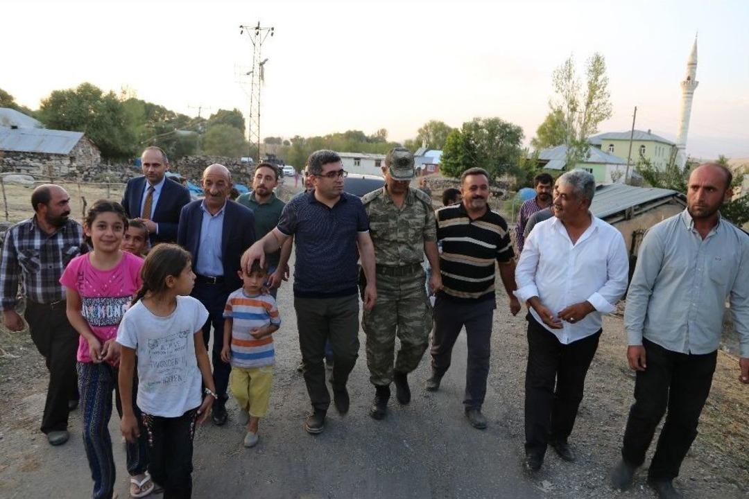 Varto&rsquo;da Evi Yanan Vatandaşa Kaymakam Sahip &Ccedil;ıktı