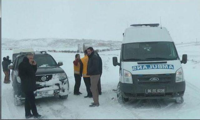 Kar Ve Tipide Mahsur Kalan 2 Kişiyi Belediye Ekipleri Kurtardı 1