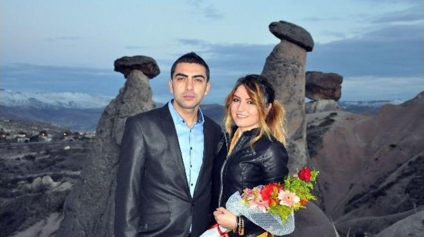 Peribacaları &Ouml;n&uuml;nde Romantik Evlilik Teklifi