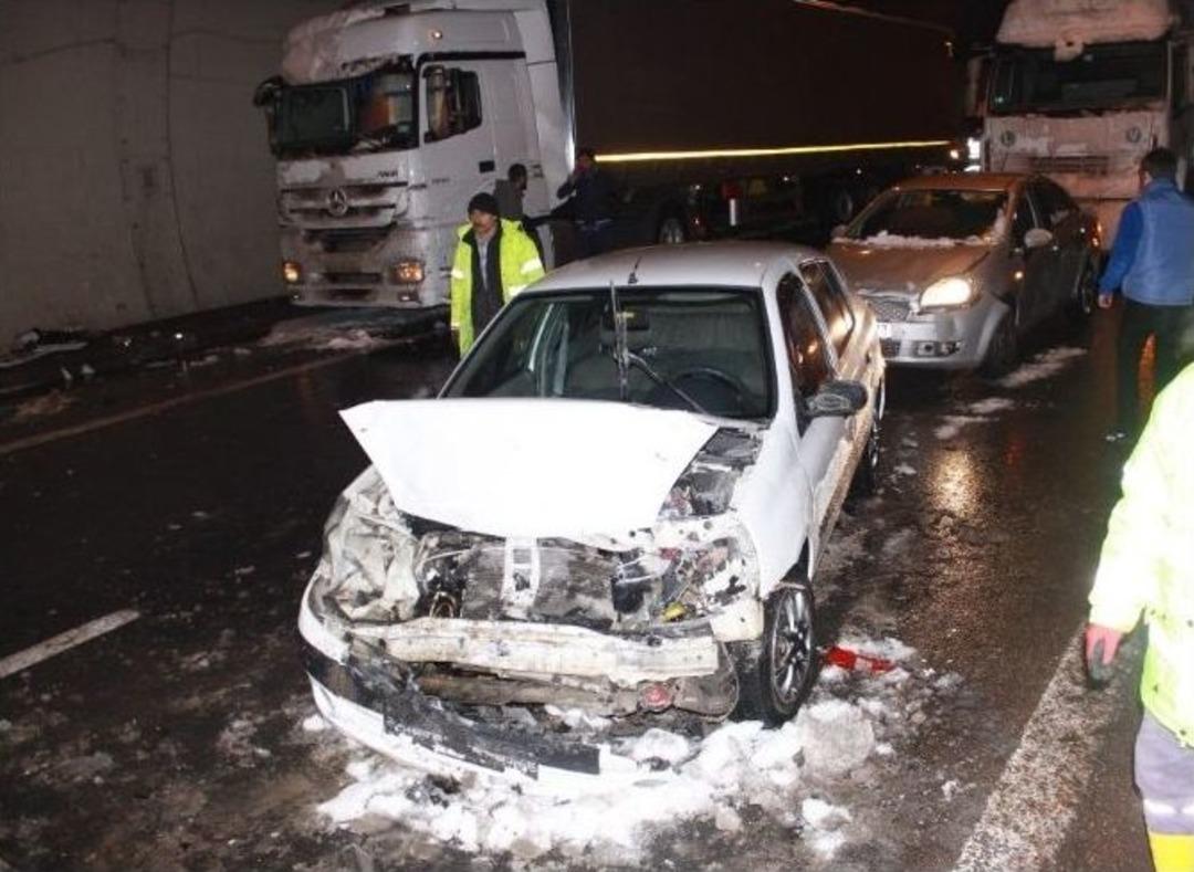 Tem Otoyolunda Zincirleme Kaza