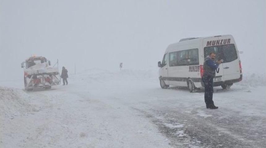 Tunceli&rsquo;de Kar Yağışı Hayatı Olumsuz Etkilemeye Devam Ediyor