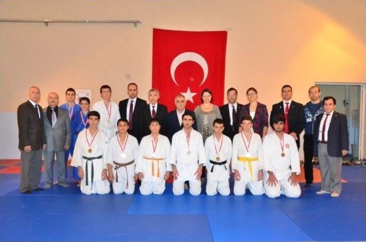 Adana&rsquo;da Okullarası Gen&ccedil;ler Judo M&uuml;sabakaları