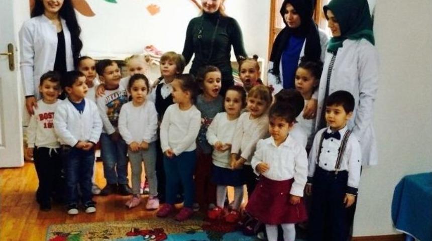 Minikler Hayatlarının İlk &Ouml;ğretmenler G&uuml;n&uuml;n&uuml; Kutladı