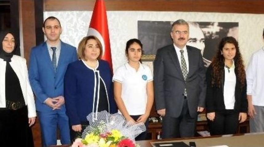 Vali Ayyıldız: &ldquo;en B&uuml;y&uuml;k Savaşı &Ouml;ğretmenlerimiz Veriyor&rdquo;