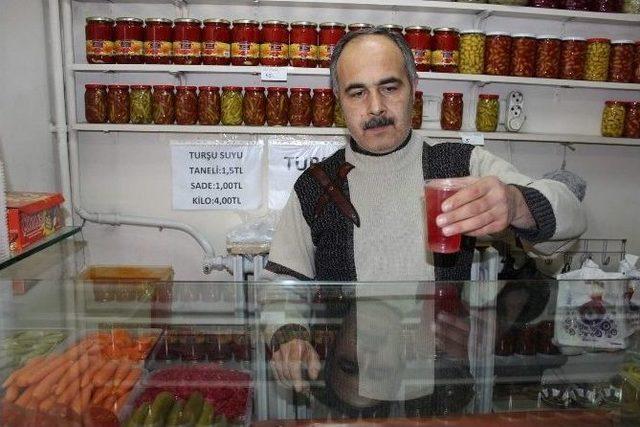 Çalışan Kadınlar Turşuyu Hazır Alıyor 1