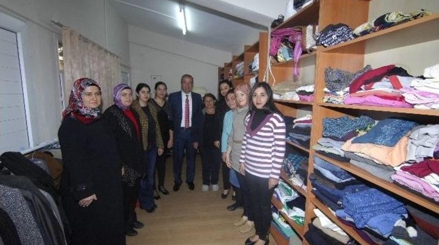 Başkan &Ouml;zt&uuml;rk&rsquo;ten Hayır &Ccedil;arşısı&rsquo;na Yardım