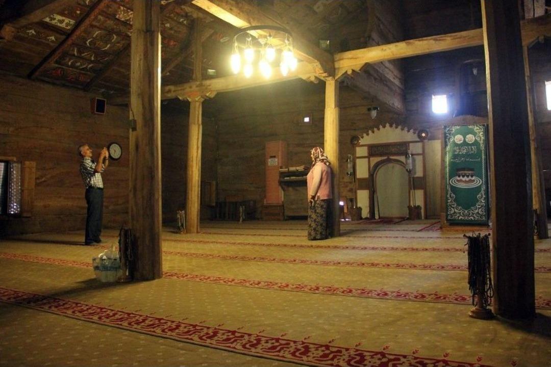 8,5 Asırlık Ahşap &Ccedil;ivisiz Cami Ve İlgin&ccedil; Hikayesi