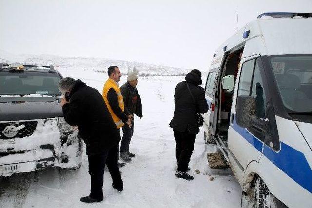 Gölbaşı’nda Donmak Üzere Olan 2 Kişi Kurtarıldı