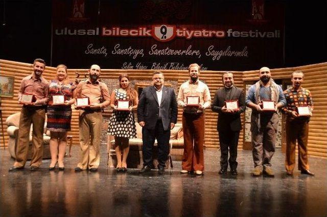 9. Ulusal Bilecik Tiyatro Festivalinde &rsquo;&rsquo;tuzak&rsquo;&rsquo; Adlı Oyun İzleyicilerle Buluştu 1