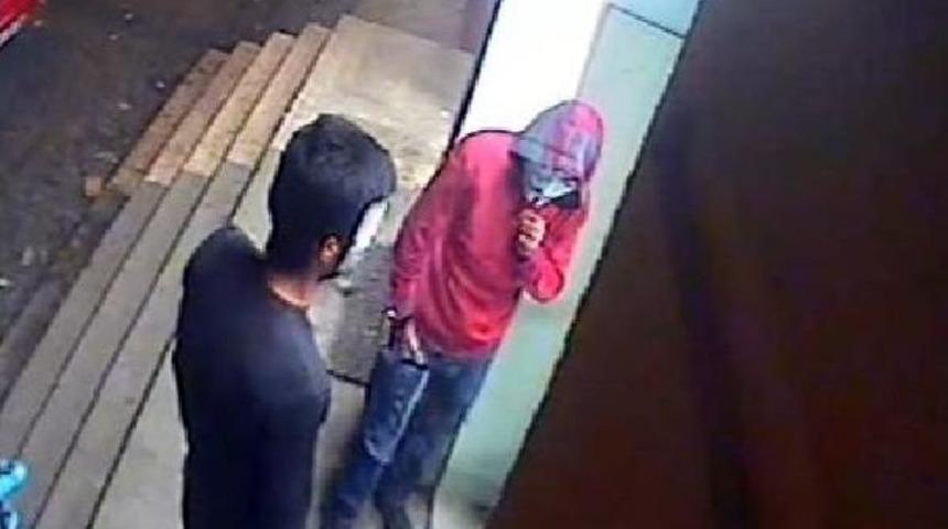 Maskeli Soyguncular G&uuml;venlik Kameraları Sayesinde Yakalandı