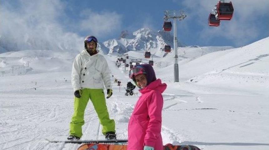 Erciyes Sezona Bomba Gibi Girdi