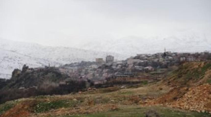 &Ccedil;emişgezek&rsquo;in D&uuml;nyayla Bağlantısı Kesildi