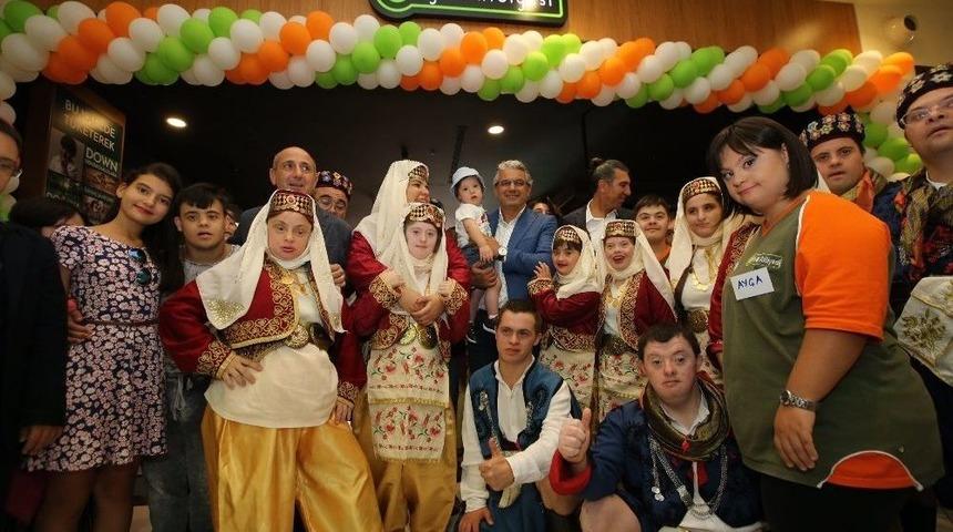 İyilik At&ouml;lyesi İzmir&rsquo;e &ldquo;merhaba&rdquo; Dedi