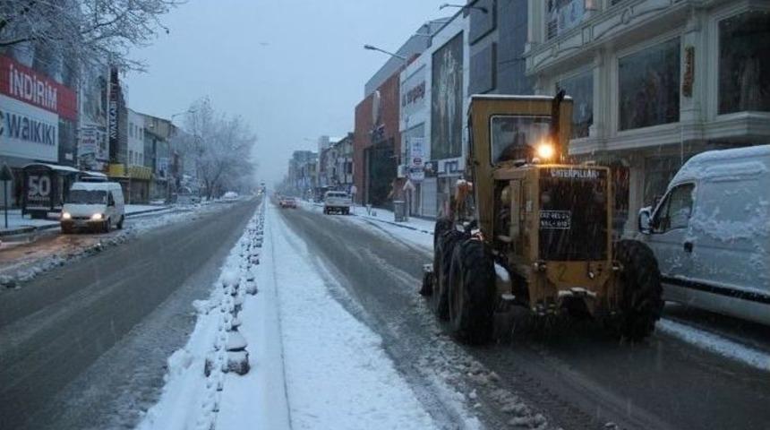 Erzincan Belediyesinden 24 Saat Kesintisiz Kar Mesaisi