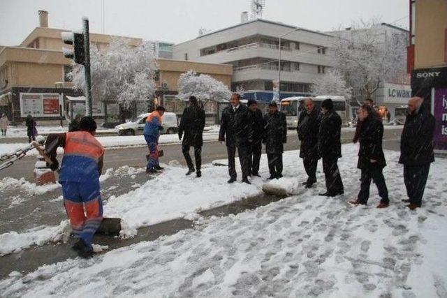 Erzincan Belediyesinden 24 Saat Kesintisiz Kar Mesaisi