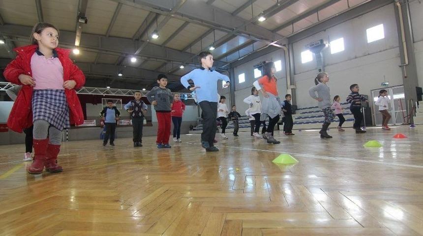 Halk Dansları İ&ccedil;in Kayıt Zamanı