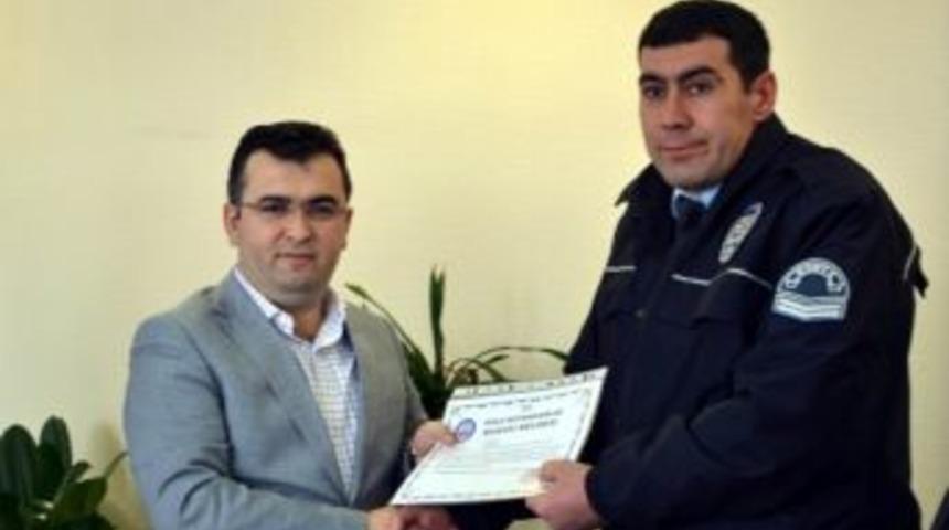 Kulu Kaymakamı Avcı&rsquo;dan Polis Memuruna Başarı Belgesi